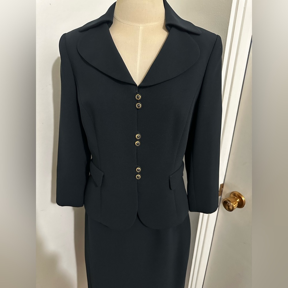 Women’s Navy Blue Suit, Gold Button Accents, Size 6 Blazer & Size 10 Skirt - Picture 8 of 9